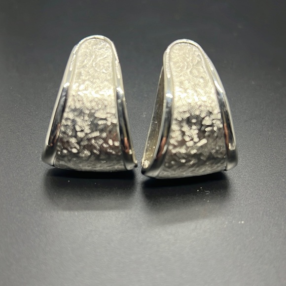 Vintage Joel Powell Silver Tone Clip Earrings - Picture 1 of 6